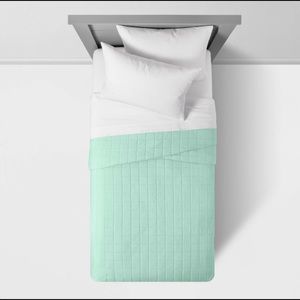 Pillowfort- Twin Box Stitch Microfiber Quilt Mint